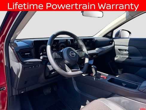Used 2025 Nissan Kicks SR w/ SR Premium Package FWD image 8