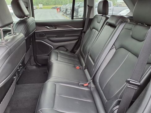 Used 2022 Jeep Grand Cherokee Limited image 9