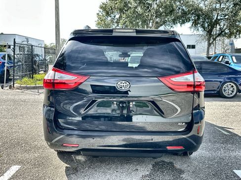 Used 2018 Toyota Sienna XLE Premium image 5