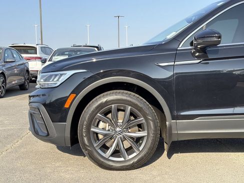 Used 2023 Volkswagen Tiguan SE image 9