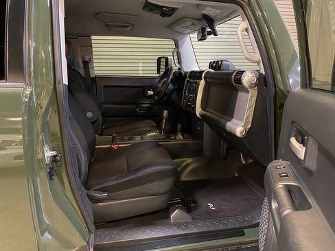 Used 2014 Toyota FJ Cruiser 4WD w/ Convenience Package image 18