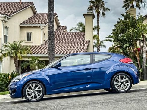 Used 2016 Hyundai Veloster FWD image 16
