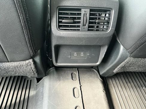 Certified 2025 Nissan Rogue SV image 23