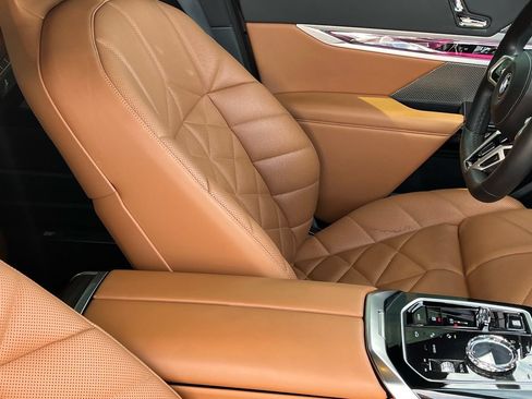 Used 2023 BMW 740i w/ Parking Assistance Package RWD image 10