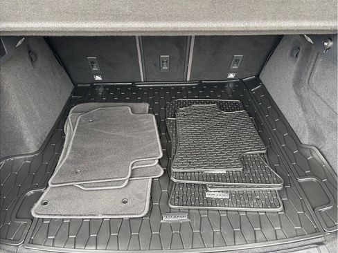 Used 2018 Jaguar F-PACE Premium image 51