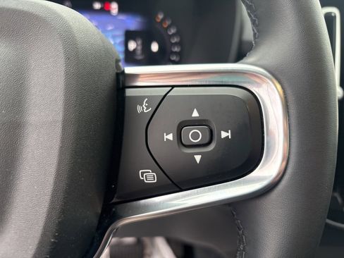 Certified 2023 Volvo XC40 B5 Ultimate w/ Protection Package Premier image 25