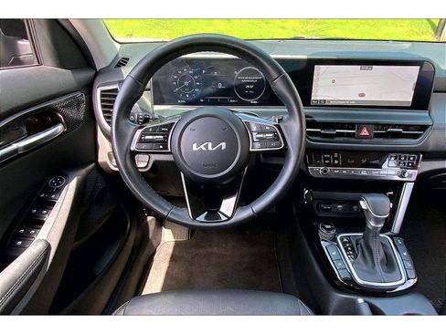 Used 2024 Kia Seltos EX AWD/4WD image 5