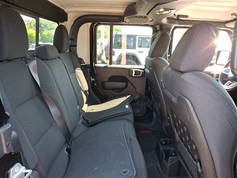 Used 2022 Jeep Gladiator Rubicon w/ Trailer Tow Package AWD/4WD image 15
