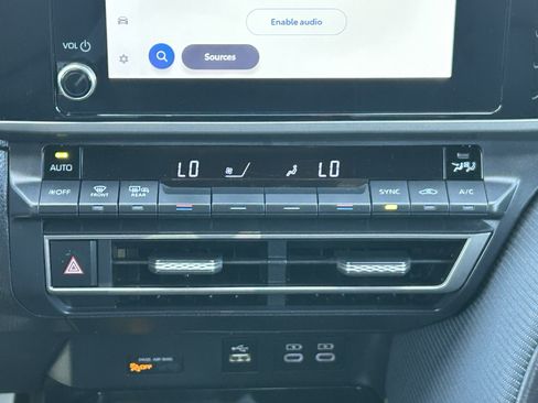 Used 2025 Toyota Camry SE FWD image 16