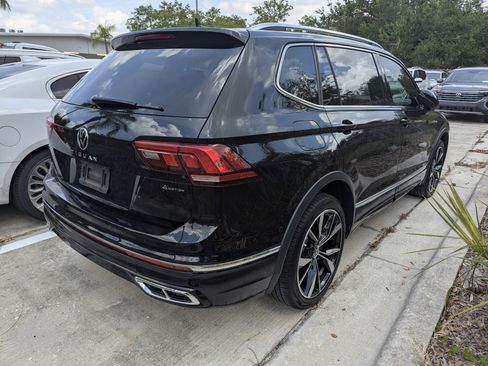 Used 2022 Volkswagen Tiguan SEL R-Line image 4