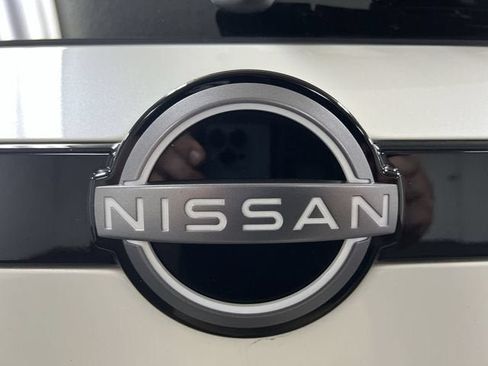 Used 2024 Nissan Pathfinder SL AWD/4WD image 31