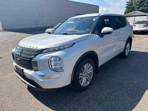 Used 2023 Mitsubishi Outlander ES AWD/4WD image 4