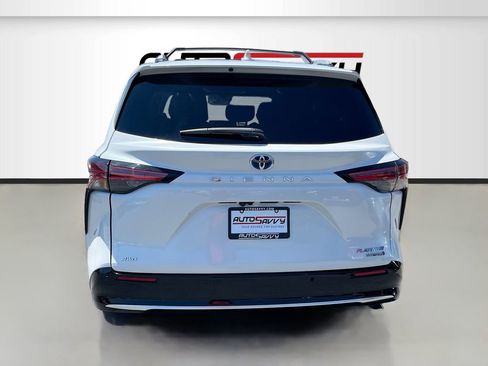 Used 2024 Toyota Sienna Platinum AWD/4WD image 6