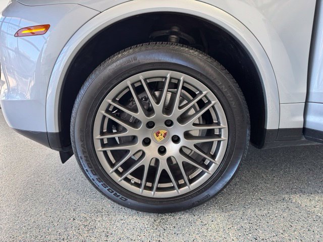 Used 2018 Porsche Cayenne Platinum Edition w/ Premium Package Plus AWD/4WD image 28