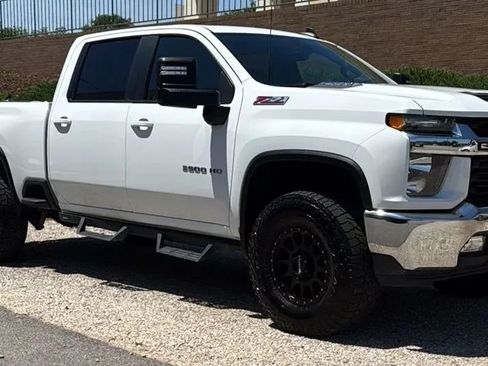 Used 2021 Chevrolet Silverado 3500 LT AWD/4WD image 3