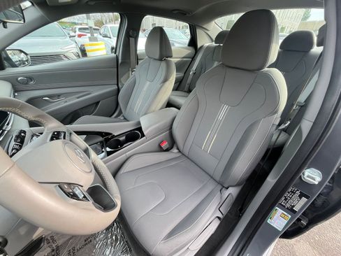 Used 2025 Hyundai Elantra SEL image 34
