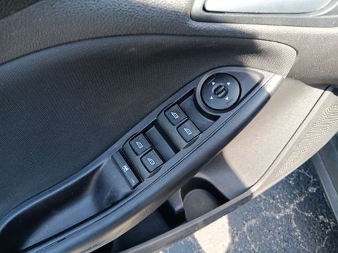 Used 2015 Ford Focus SE FWD image 24