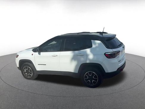 Used 2025 Jeep Compass Trailhawk AWD/4WD image 10