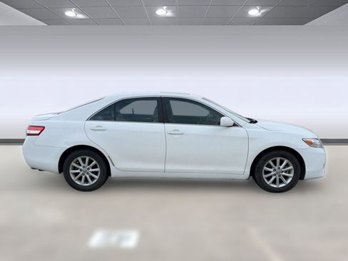 Used 2011 Toyota Camry XLE w/ XLE Extra-Value Pkg #2 image 8