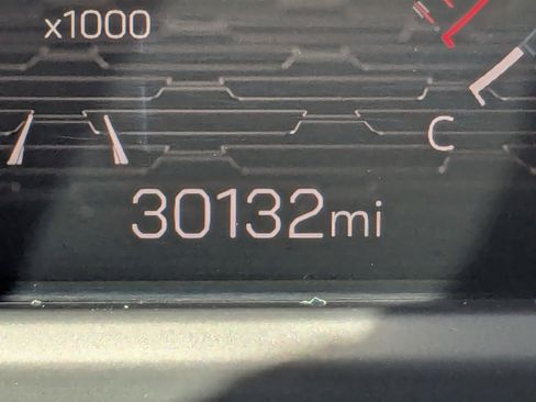 Used 2024 GMC Acadia Elevation image 29