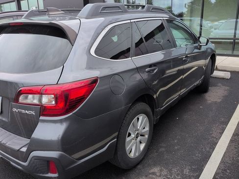 Used 2018 Subaru Outback 2.5i Premium w/ Popular Package #1 AWD/4WD image 3