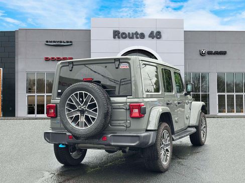 Used 2023 Jeep Wrangler Unlimited Sahara w/ Cold Weather Group AWD/4WD image 5