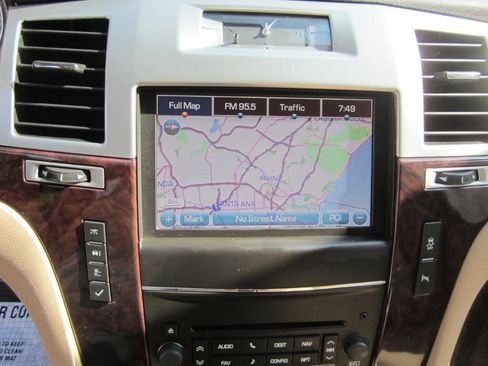 Used 2012 Cadillac Escalade Luxury image 33