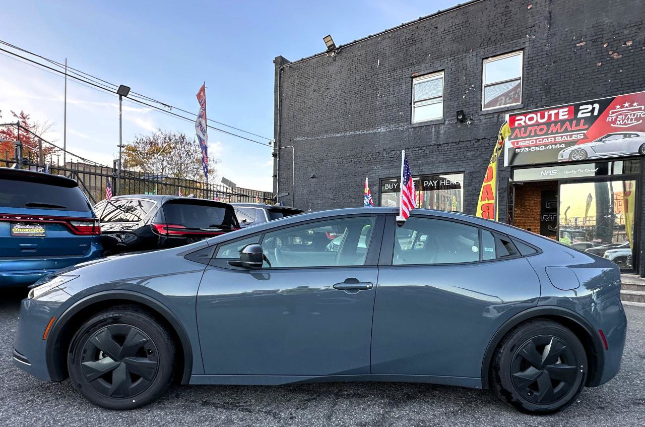 Used 2026 Toyota Prius LE FWD image 4