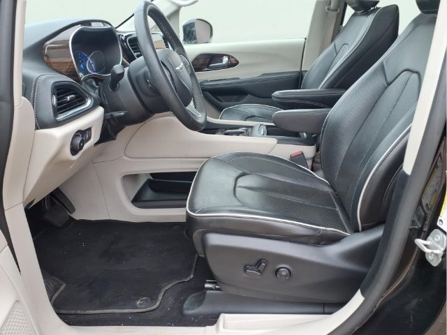 Used 2023 Chrysler Pacifica Limited FWD image 17