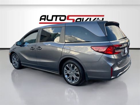 Used 2025 Honda Odyssey Touring image 5