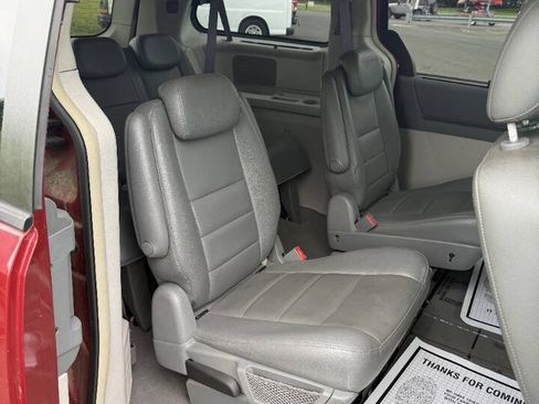 Used 2008 Dodge Grand Caravan SXT w/ Entertainment Group 2 FWD image 13