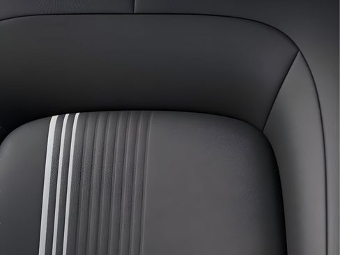Used 2025 Hyundai Venue Limited FWD image 17