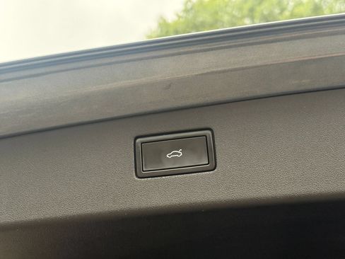 Used 2026 Volkswagen Tiguan SE AWD/4WD image 16
