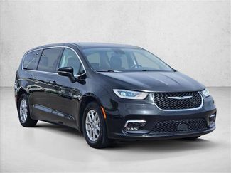 Used 2023 Chrysler Pacifica Touring-L FWD video 2