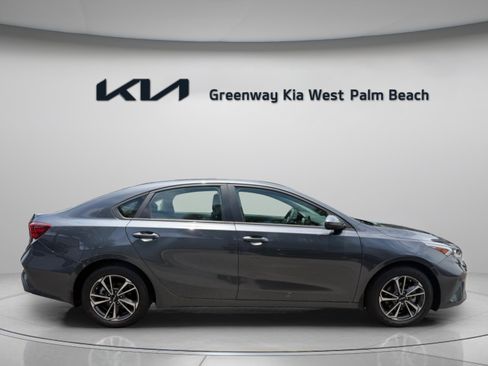 Used 2024 Kia Forte LXS w/ LXS Technology Package FWD image 8
