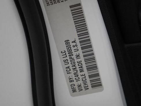 Used 2023 Jeep Grand Cherokee L Laredo image 29