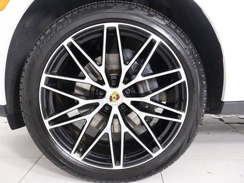 Certified 2026 Porsche Macan AWD/4WD image 17