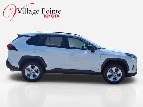 Certified 2021 Toyota RAV4 LE AWD/4WD image 7
