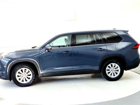 Certified 2024 Toyota Grand Highlander XLE image 3