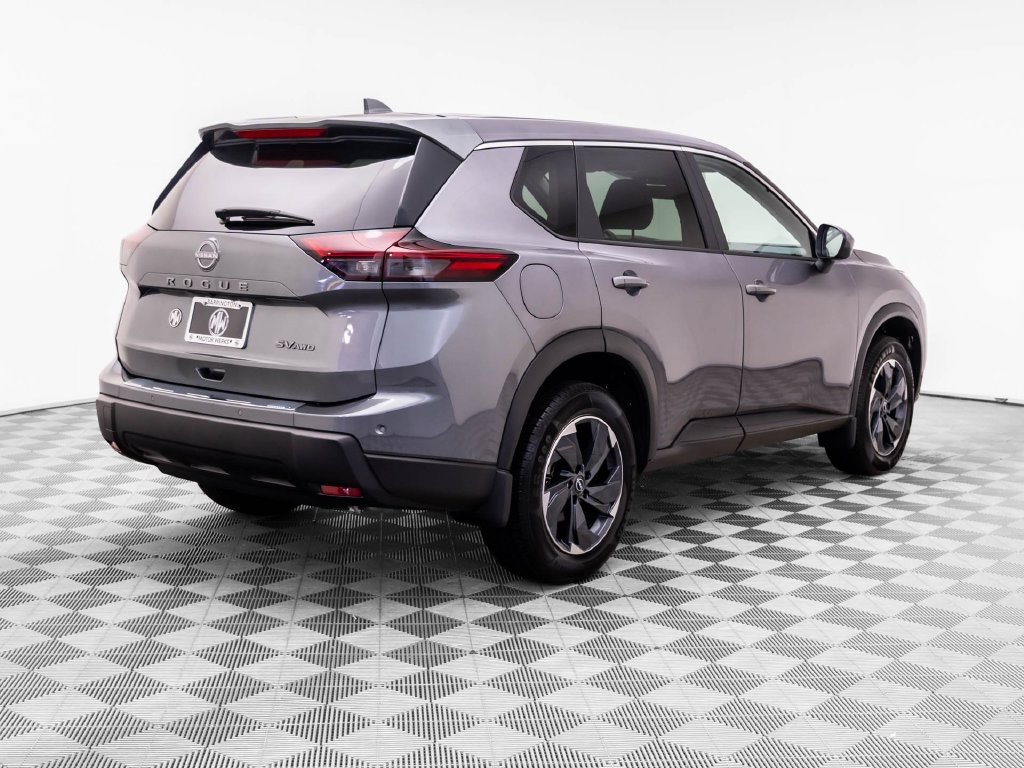 Used 2024 Nissan Rogue SV AWD/4WD image 5