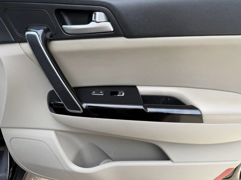 Used 2022 Kia Sportage EX image 3