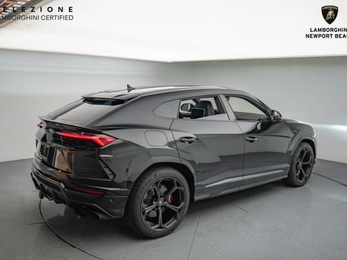 Used 2019 Lamborghini Urus image 18