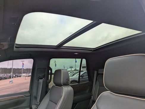 Used 2023 Chevrolet Tahoe Premier w/ Premium Package image 9