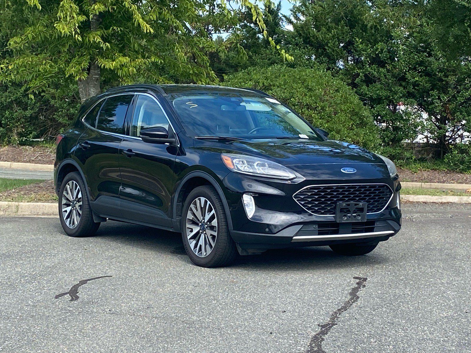 Used 2020 Ford Escape Titanium AWD/4WD image 2