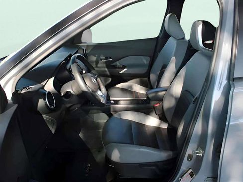 Used 2024 Nissan Kicks SR w/ SR Premium Package FWD image 22