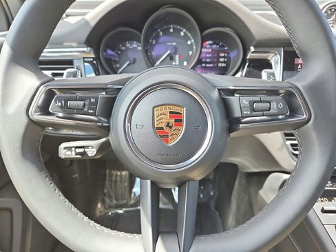 Certified 2026 Porsche Macan AWD/4WD image 9