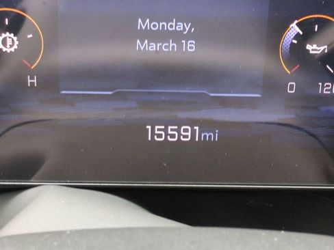 Used 2025 Chevrolet Tahoe High Country image 35