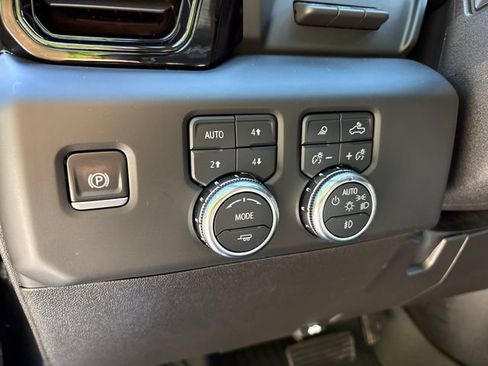 Certified 2025 GMC Sierra 2500 AT4X w/ AT4X AEV Edition AWD/4WD image 18
