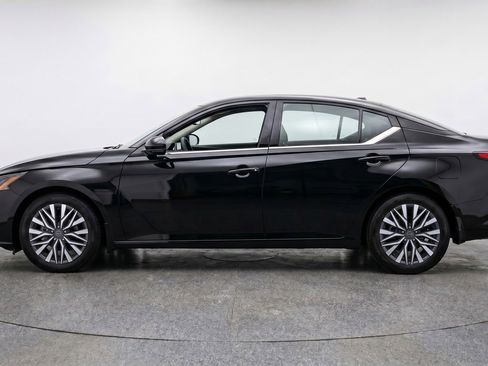 Used 2025 Nissan Altima 2.5 SV image 5