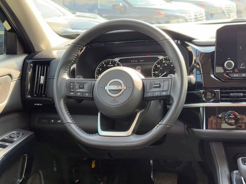 Used 2025 Nissan Pathfinder SV FWD image 24